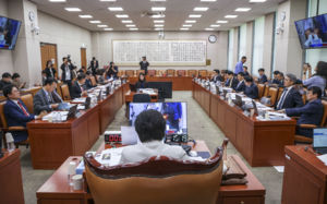 국감 막바지도 충돌…李공소취소·단일종목 ETF 등