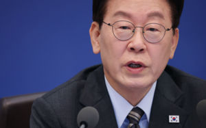 李 "개혁 동지 공격은 무책임한 극단주의"