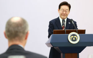 李, 순방 비판에 "아는 만큼만 보이는 법"