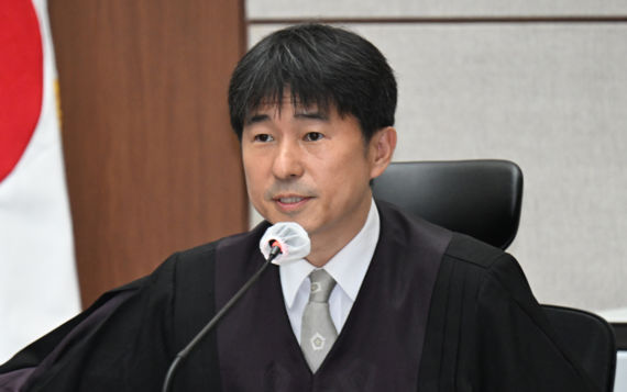 "접대 아닌 친목 모임 자리" 지귀연, 대법에 소명서 제출