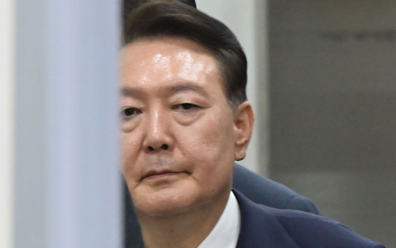尹, 4주 연속 재판 불출석 재판장 "불이익 감수하라"