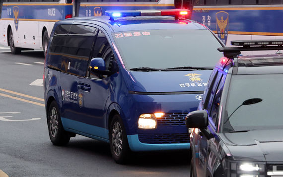 &nbsp;김건희 특검, 尹 조사 종료 "진술거부 없이 혐의 부인"