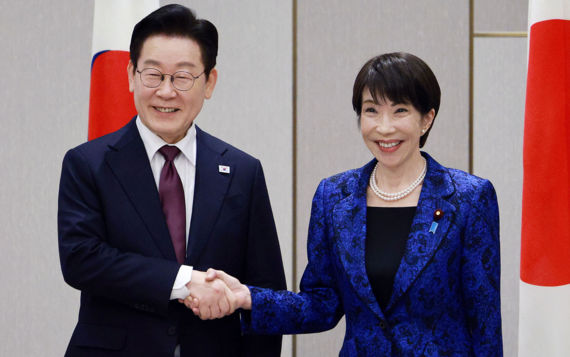 李 "한일 서로 큰 도움…손잡자" 다카이치 "지역안정 위해 공조"