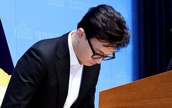 "당 이끌던 정치인으로서 송구" &nbsp;韓, '당게 징계 사태' 관련 사과