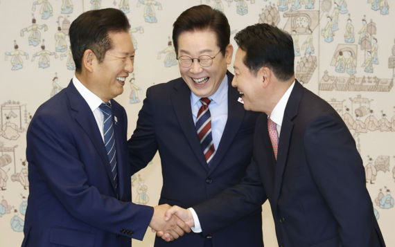 李, 오늘 여야대표 회동 "의제 제한 없이 대화"