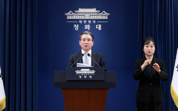 靑 "최고가격제, 이번주 시행 고시 유류세 인하·소비자 지원 등 검토"