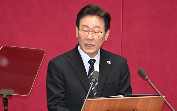 李대통령 "민생경제 전시상황 '빚 없는 추경'으로 위기 타개"