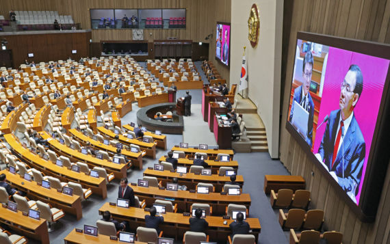 대정부질문 첫날…'중동전쟁' 격돌 여 "정부가 선방" vs 야 "추경 중독"