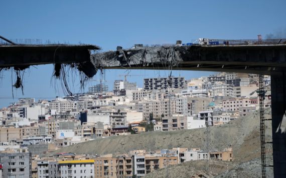 트럼프 "48시간후 지옥 열릴것" 이란 "공격시 파괴·보복" 맞불