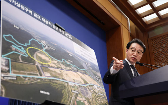 李, 세종집무실 신속공사 지시 내년 착공…靑 "세종서 퇴임식"