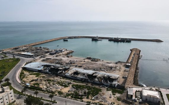 하루 만에 다시 닫힌 호르무즈 이란 "美가 먼저 봉쇄 풀어야"