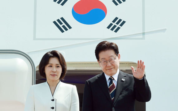 李대통령, 인도 뉴델리 도착 내일 모디 총리와 정상회담