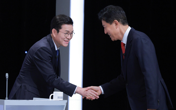 鄭 "공약 못 지켜서 주거난" 吳 "박원순이 제초제 뿌려"