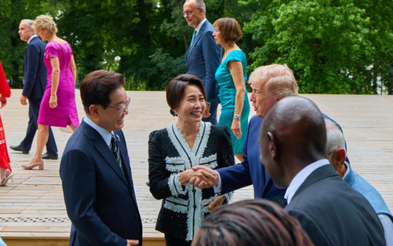 G7 만찬서 트럼프 옆에 李 "긴밀히 상호 관심사 논의"