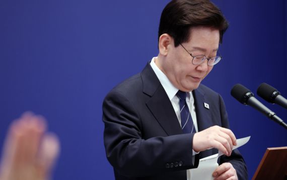 "제 부족함" 몸 낮춘 李 &nbsp;지지율 반전 계기 될까