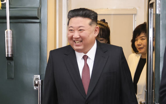 깜짝방중 김정은 北 복귀한 듯 "왕후닝이 신압록대교서 배웅"