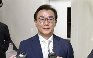  '통일교 금품의혹' 전재수 19일 조사