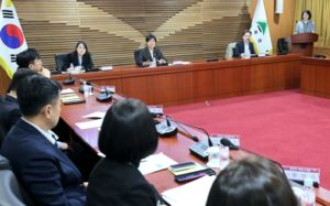 위기 알았지만 또 비극…복지 신청주의 논란