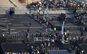 세대·국적 넘어…보랏빛으로 물든 광화문