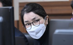 김건희 항소심 시작…'도이치·명태균 의혹' 공방