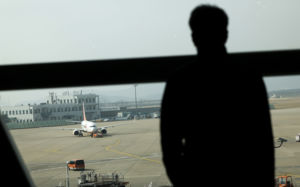 손 놓았던 정부, 항공사 지원 검토로 선회