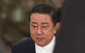 '13개' 의혹' 김병기, 4차 경찰 출석