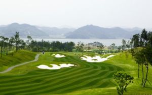 레저 회복세 속 골프장 이용 '나홀로 하락'