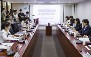 "입양 심사대기 3개월…가장 피해보는 건 아이"