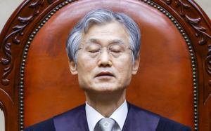 권력 핵심 섰던 검찰, 尹파면 이후 내리막길