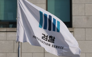 "판사에 무죄 청탁" 사기…보완수사로 구속기소