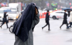 전국 최대 100㎜ '매서운 봄비'…안전 유의