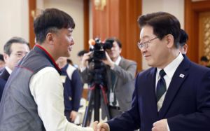 李 만난 민노총 위원장 "일자리 질 높여야"