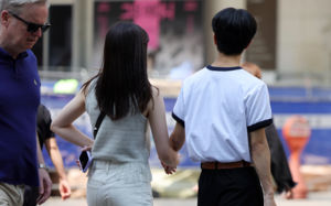 내일도 '낮 26도' 초여름 더위…일교차 주의