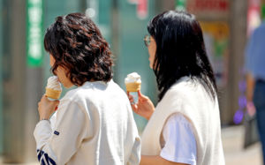 주말도 초여름 더위…내일 제주·남부 많은 비