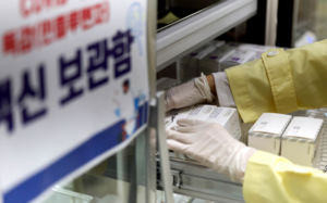 이명·안면마비·자궁출혈…코로나 백신 부작용 인정