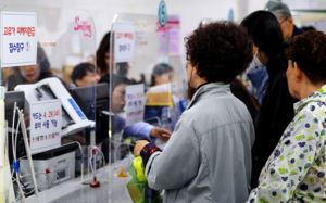 고유가 지원금 첫날 시민들 "생활비에 보탬"