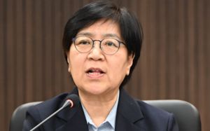 '분만실 뺑뺑이'에 정은경 "안심 출산 방안 강구"
