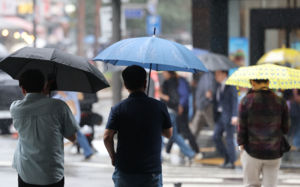 전국 곳곳 호우주의보…올여름 첫 중대본