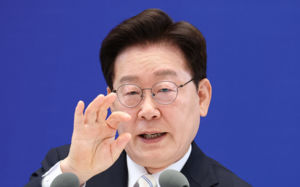 李, 조작기소 특검에 힘…"중립적 특검" 관건