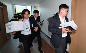중앙선관위 압수수색…투표지 인쇄계획서 확보