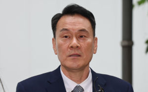 '내란 가담 혐의' 김명수 전 합참의장 구속기로