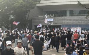 잠실 개표소 덮친 1만명 시위대…다시 확산