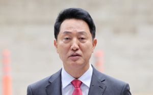 여론조사비 재판 나온 오세훈 "정치적 수사"
