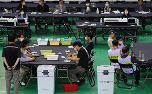 '투표지 부족' 합수본, 투표관리원들 참고인 조사