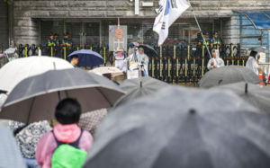 잠실 개표소 집회서 가스총 소지 80대 적발