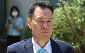 특검, 김명수 2차 조사…구속 기각 후 처음