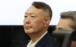 法 "계엄 다음날 안가 회동서 尹 탄핵 대응 논의"