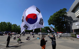 봉쇄된 잠실 개표소…선관위 대관료 7배 증가