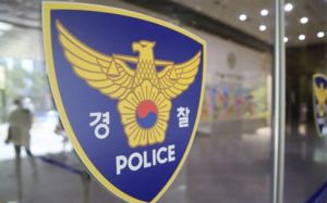 종로 일민미술관서 낫 휘두른 70대男 체포