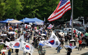 '잠실 개표소' 집회서 연습용 수류탄 발견